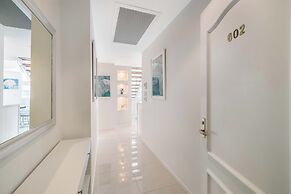 Meridian Alex Beach Apartments