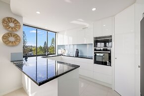 Meridian Alex Beach Apartments