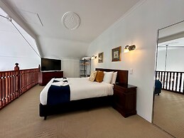 Charlesworth On The Park