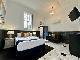 Charlesworth On The Park