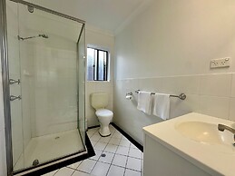 Charlesworth On The Park