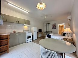 Charlesworth On The Park