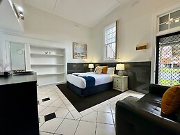 Charlesworth On The Park