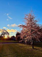 Charlesworth On The Park