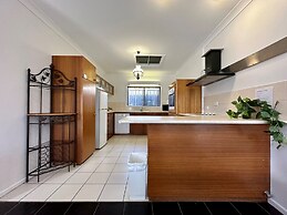 Charlesworth On The Park