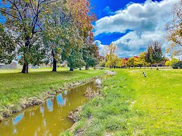 Charlesworth On The Park