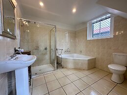 Charlesworth On The Park