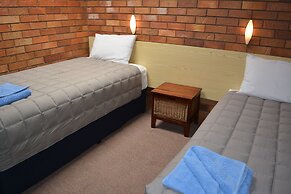 Peter Allen Motor Inn