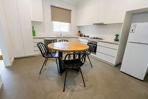 Sovereign Park Motor Inn