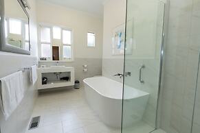 Sovereign Park Motor Inn