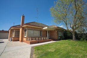 Sovereign Park Motor Inn