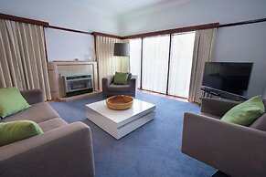 Sovereign Park Motor Inn