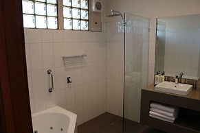 Sovereign Park Motor Inn