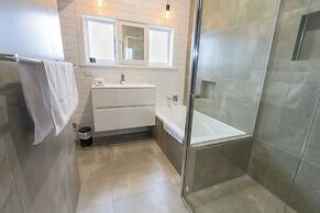 Sovereign Park Motor Inn