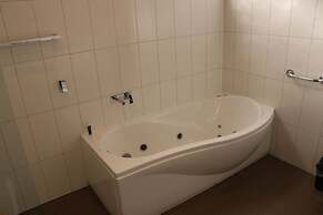 Sovereign Park Motor Inn