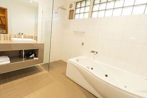 Sovereign Park Motor Inn