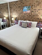 Avaleen Lodge Motor Inn