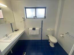 Avaleen Lodge Motor Inn