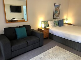 Avaleen Lodge Motor Inn