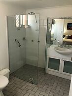 Avaleen Lodge Motor Inn