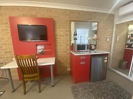 Avaleen Lodge Motor Inn