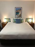 Avaleen Lodge Motor Inn