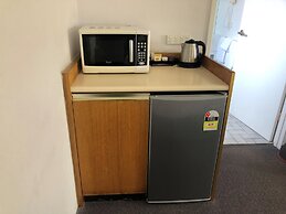 Avaleen Lodge Motor Inn