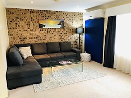 Avaleen Lodge Motor Inn