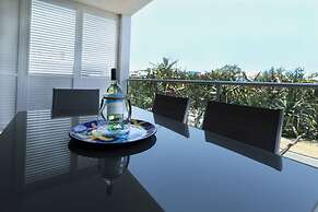 Aqua Promenade Beachfront Apartments