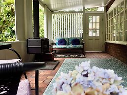 Curtis Falls Apartment