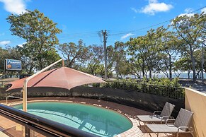 Alexander Beachfront Apartments