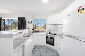 Alexander Beachfront Apartments