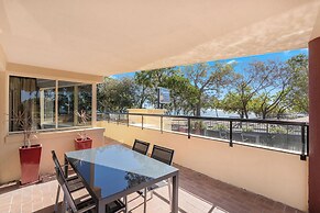 Alexander Beachfront Apartments