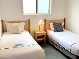 Beachcomber Motel And Apartments