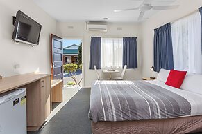 Beachcomber Motel And Apartments