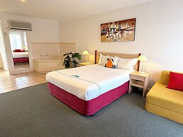 Beachcomber Motel And Apartments
