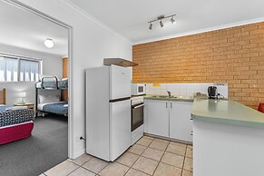 Beachcomber Motel And Apartments