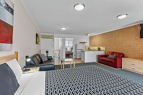 Beachcomber Motel And Apartments