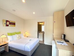 Beachcomber Motel And Apartments