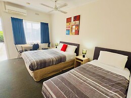 Beachcomber Motel And Apartments