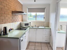 Beachcomber Motel And Apartments