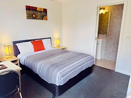 Beachcomber Motel And Apartments