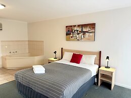 Beachcomber Motel And Apartments