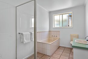 Beachcomber Motel And Apartments