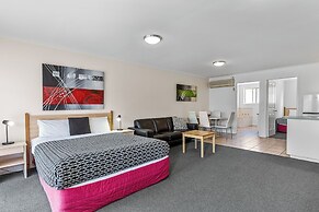 Beachcomber Motel And Apartments