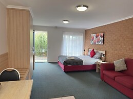 Beachcomber Motel And Apartments