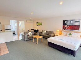 Beachcomber Motel And Apartments