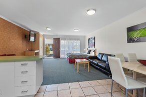 Beachcomber Motel And Apartments