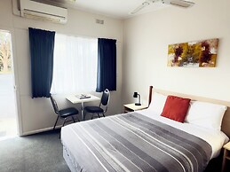 Beachcomber Motel And Apartments