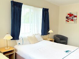 Beachcomber Motel And Apartments